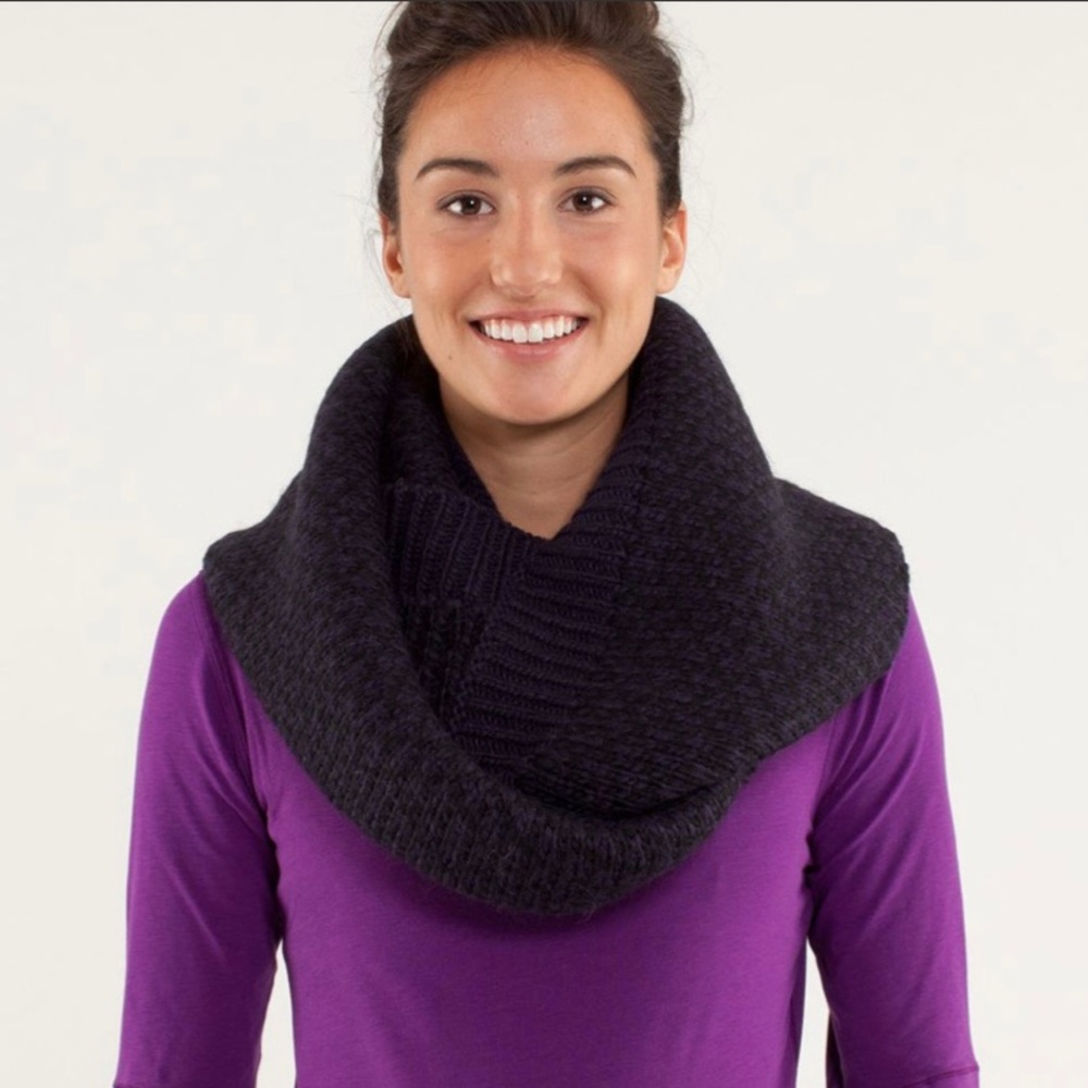 Lululemon Infinitely Mad Scarf